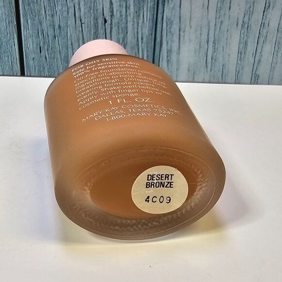 Mary Kay Day Radiance Oil-Free Foundation Desert Bronze #4490 - NIB - Old Stock‎ - Picture 4 of 7
